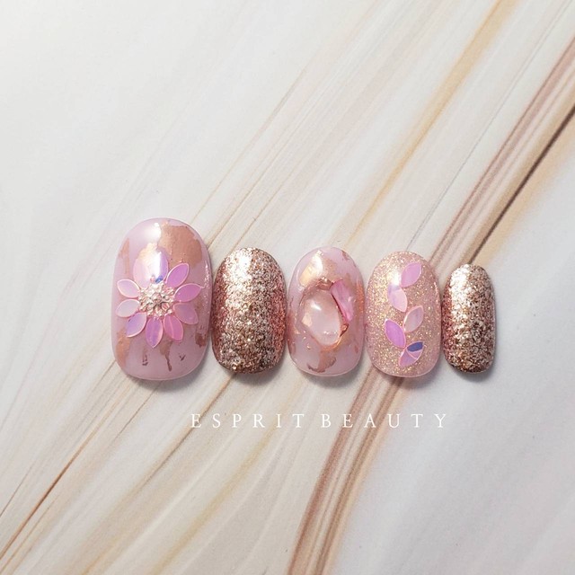 No 67 ピンク ピンクゴールド ホログラム フラワー 天然石 シェル ブライダル 成人式ネイル ニュアンスネイル ネイルチップ Esprit Beauty ネイルチップ販売