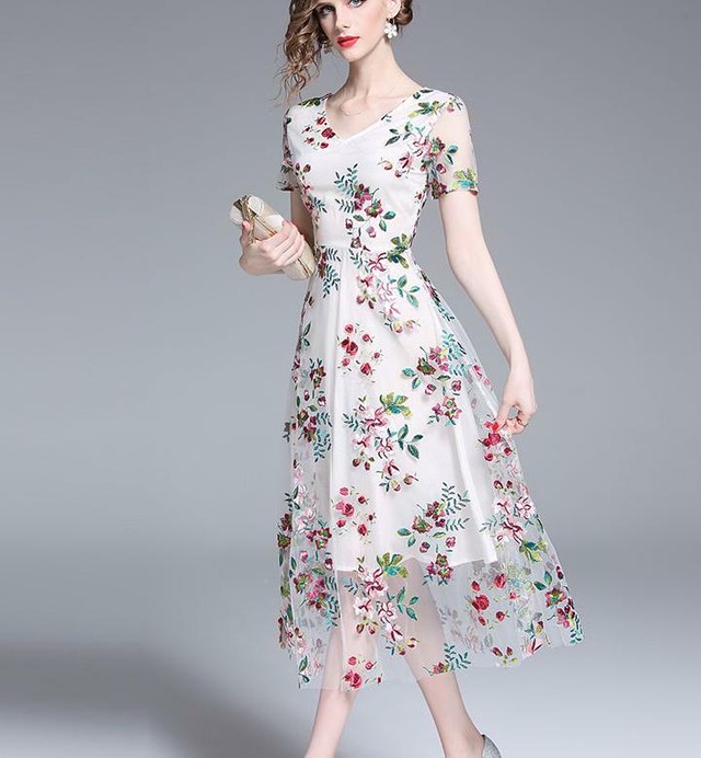 花柄刺繍ワンピース 半袖 フラワー チュールスカート 結婚式 女子会 お呼ばれ パーティードレス ロング 大きいサイズ ミモレ丈 白 ホワイト 韓国アパレル 通販サイト ネットショップ Amour