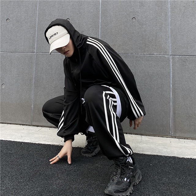 大きいサイズ レディース トップス 春 夏 秋 セットアップ ジャージ 長袖 3本ライン ジャージ セットアップ シンプル カジュアル メンズライク スポーティー おしゃれ 大人可愛い お出かけ デート 通勤 通学 学生 キャンパス 旅行 女子会 普段着 着まわし トレンド 韓国