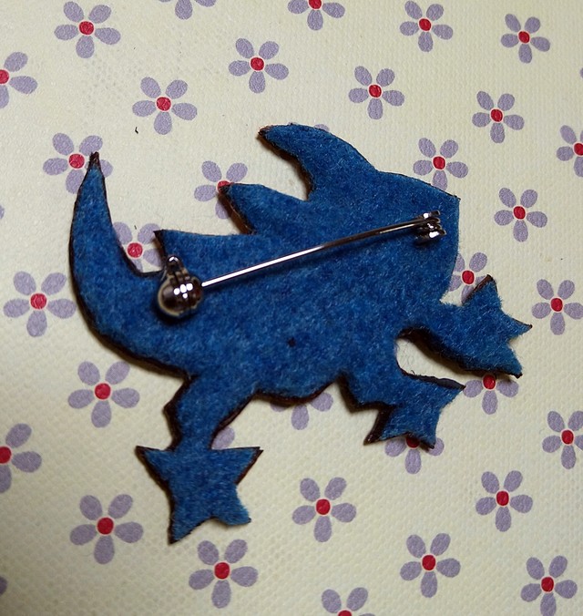 本革ブローチ やんちゃ恐竜ベビー オレンジくん コトリ堂 Kotorido