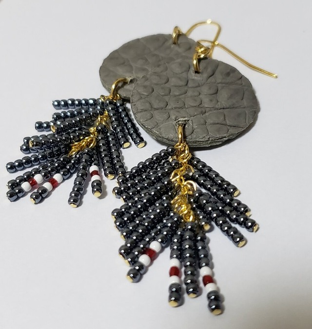 ゆらゆら揺れる優雅な輝き Style格上げします クロコダイル ビーズロングフリンジピアス Triggersoul