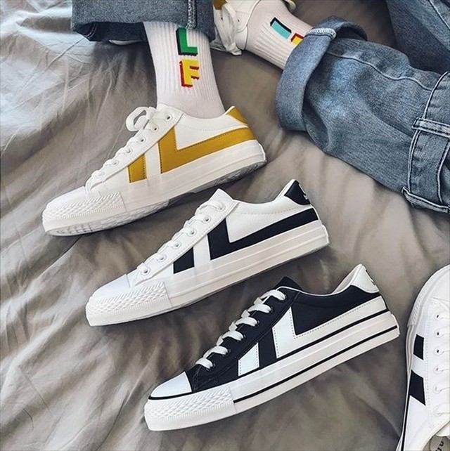レトロ スニーカーカジュアル ローカット レースアップ バイカラー シューズ 運動靴 スポーツ メンズ フラットシューズ 10代 代 30代 デイリー 歩きやすい 軽い 軽量 ぺたんこ フラット 黒 取寄 発送目安14 21日営業日 Laff Store For Men ショップ情報 配送