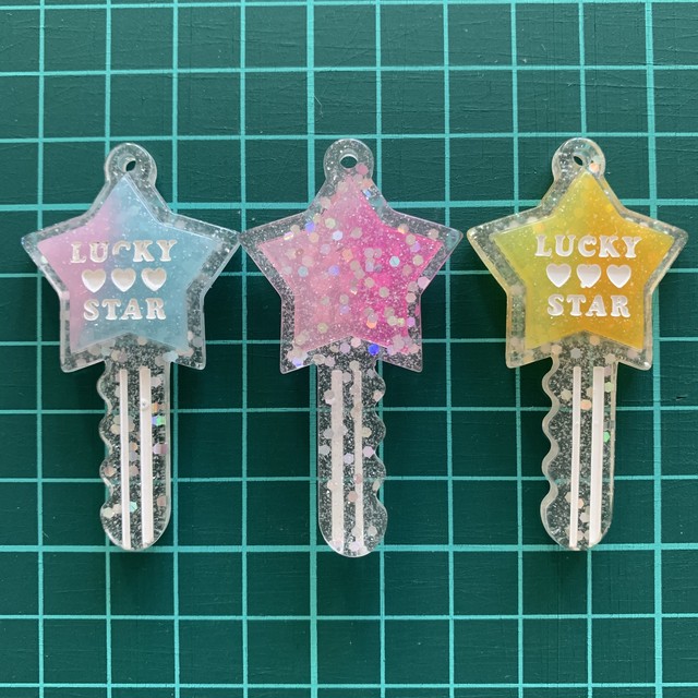 160 キラキラ星鍵チャーム デコパーツ プラパーツ 貼り付けパーツ ハンドメイド材料 ハンドメイドアクセサリー デコパフェ Decoparfait ハンドメイド材料