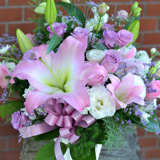 送料無料 素敵な贈り物 豪華なユリのお花アレンジメント Ohana Site 商品 5000以上配送料off
