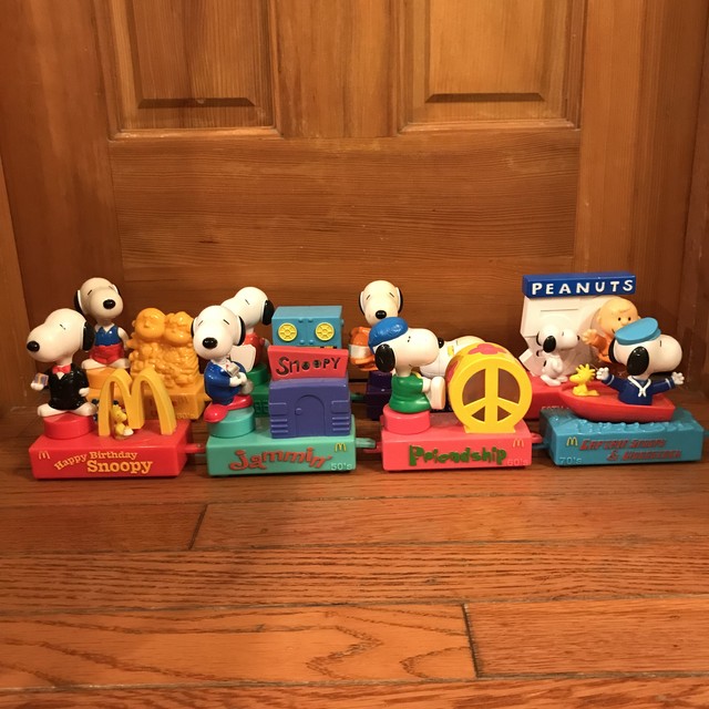 00年 マクドナルドトイ スヌーピーパレードシリーズ 全8種類コンプリートセット ハッピーセットのおもちゃ ヴィンテージミールトイ Honey Antique ヴィンテージ アメリカン雑貨 アンティーク アメトイ インテリア小物 ミールトイのお店