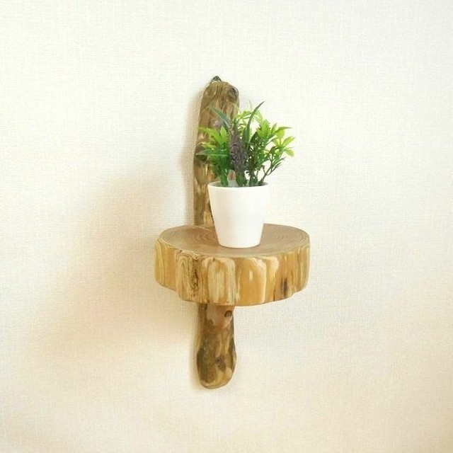 温泉流木 美しい木の皮の流木と大きな丸太流木の花台ラック 壁掛け棚 ウォールラック 流木インテリア コロボックル工房