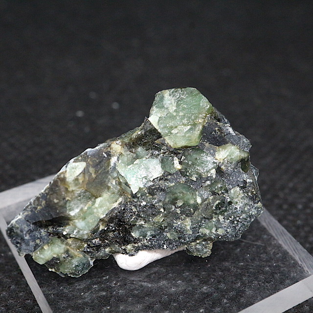 エメラルド 284g 緑柱石 鉱物 原石 自然石 鑑賞石 誕生石 水石 翡翠の+ 