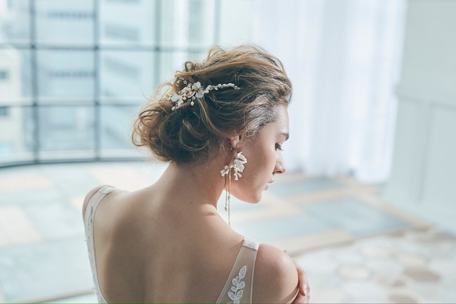 ウェディング ヘッドアクセサリー ブライダル ヘアアクセサリー ティアラ アクセサリー 髪飾り 結婚式 二次会 パーティー ウェディング小物 インポート ゴールドフラワーモチーフヘッドアクセ Ellenisia ウェディング ブライダル アクセサリー ヘッド