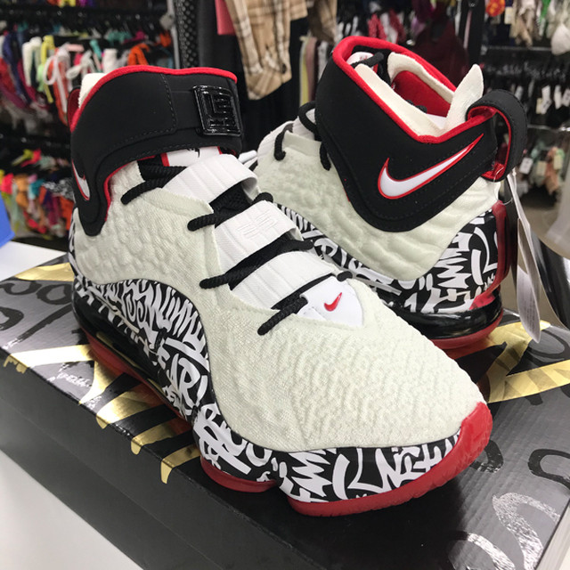 ナイキ レブロン 17 Fp レブロン 4 グラフィティ スニーカースタジオシブヤ