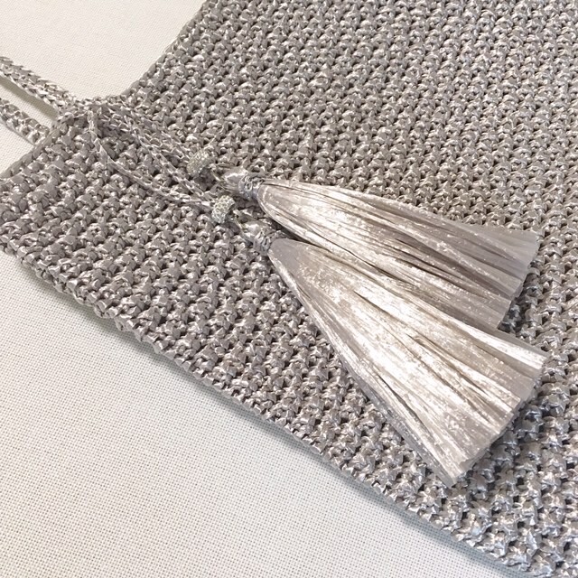 キラキラトートバッグ ｓｈａｎｔｉ アンティークシルバー タッセルチャーム付 クルーズ インターナショナル Crews Theshop