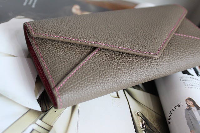 人気 使いやすくて便利 レディース長財布 ２カラーです Carina Stores