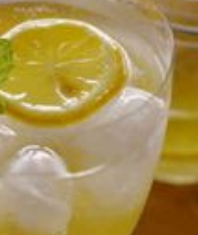 1月 浜松産の無農薬レモン 皮ごと食べても安心 路地栽培 Mサイズ３個 ノーワックス 防腐剤 防カビ剤不使用 除草剤不使用の為 表面に細かい傷がございます Rabbit Farm Premium 浜松のナチュラル ヘルシーフードの販売店