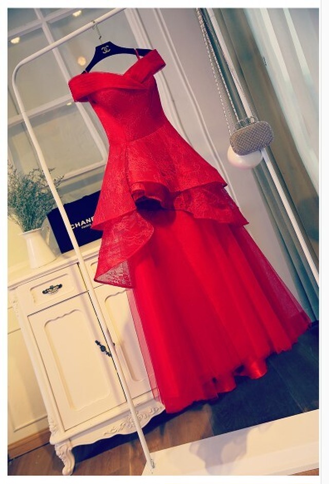 美品 ウエディングドレス 赤 オフショルダー 美しい花レース パーティドレス Ynswedding23