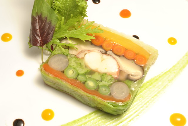カナダ産オマール海老と8種の旬野菜テリーヌ【100g】 南青山特製ラヴィゴットソースつき