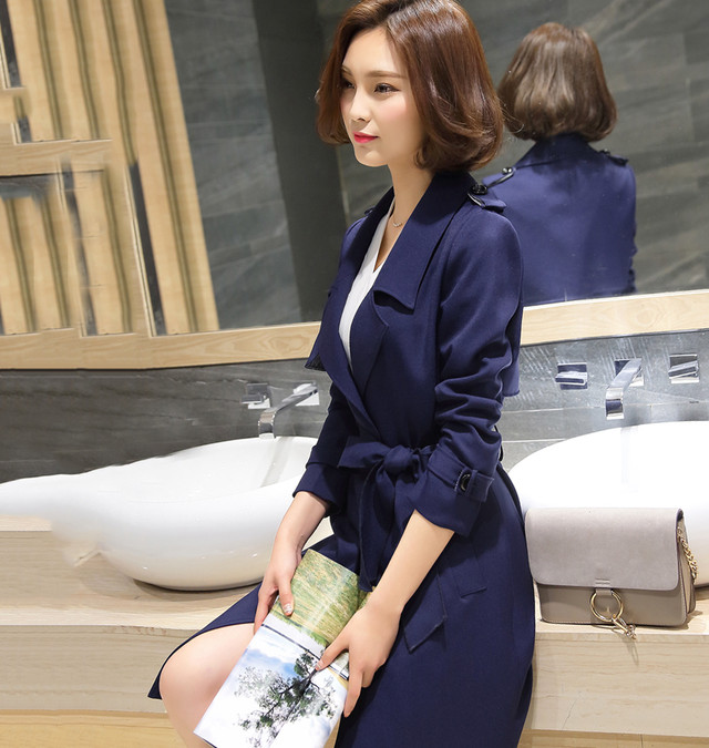 後ろ姿が素敵 オシャレなトレンチコート オフィス デート Ol Shellygarnet