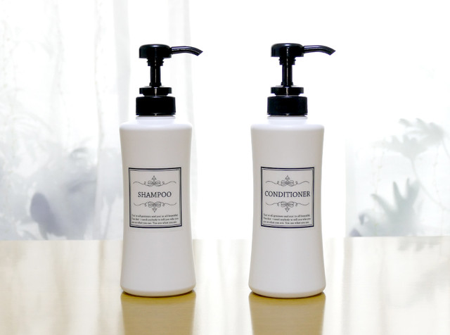 Akms B2 日本製シャンプーボトル ディスペンサー 黒ポンプ2本セット Aquamind