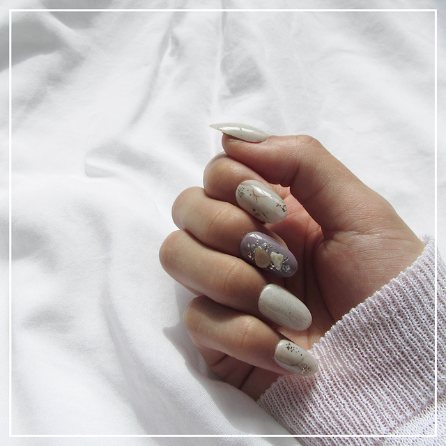 ニュアンスネイルチップ 大理石 ホワイト パープル 夏 シルバー シンプル お呼ばれ 前撮り Natural Stone White Purple 40 Nailchip Meg