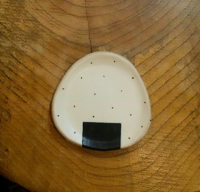おにぎり皿 ｓ ごま塩 陶器 しののめ窯 鈴木あかね 遊器ギャラリー