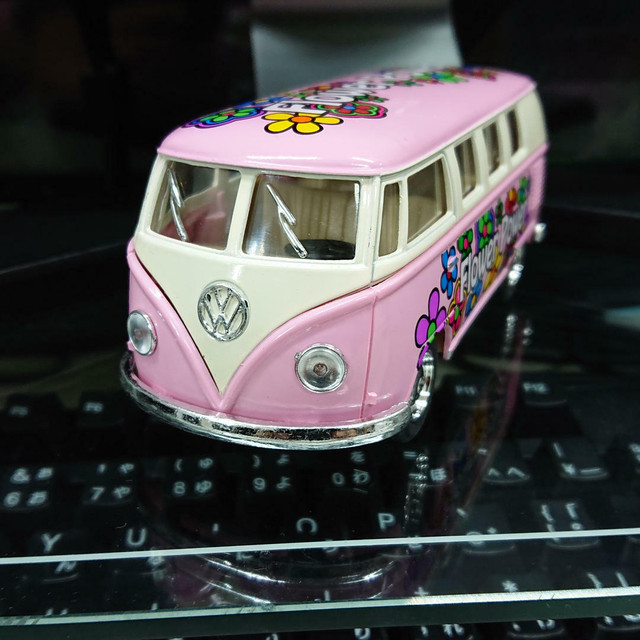 Kinsmart ワーゲンバス フラワーパワー マイストミニカーショップ