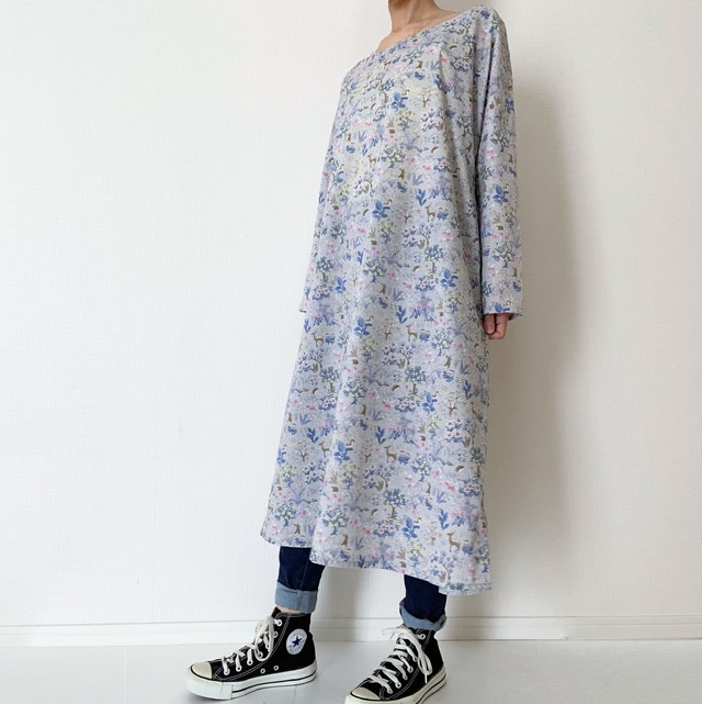 送料無料 童話の森 シンプル長袖ワンピース 鹿 うさぎ リス 小鳥 ハリネズミと花柄 コットン100 Loosey Goosey