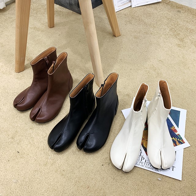 ショートブーツ レディース 歩きやすい コーデ ノーヒール 人気 痛くない おすすめ 大きいサイズ おしゃれ オシャレ 大人 かっこいい カジュアル 韓国 かわいい 可愛い 着こなし きれいめ 黒 コーデ 疲れない 通販 定番 人気 フラット 30代 40代 足袋 足袋ブーツ 2304