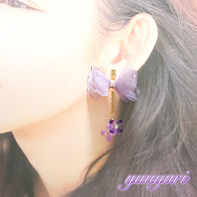 紫陽花が揺れるオーガンジーリボンの耳飾り レジン ラインストーン イヤリングorピアス選べます Yuuyuri
