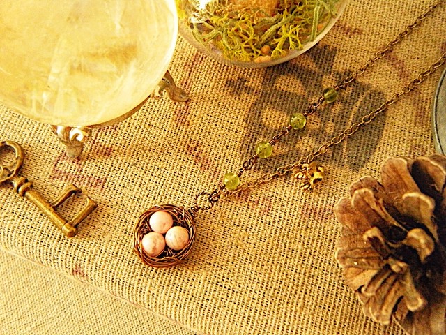 インカローズの卵が可愛い 鳥の巣ネックレス 天然石ワイヤーアクセサリー専門店 Thistle