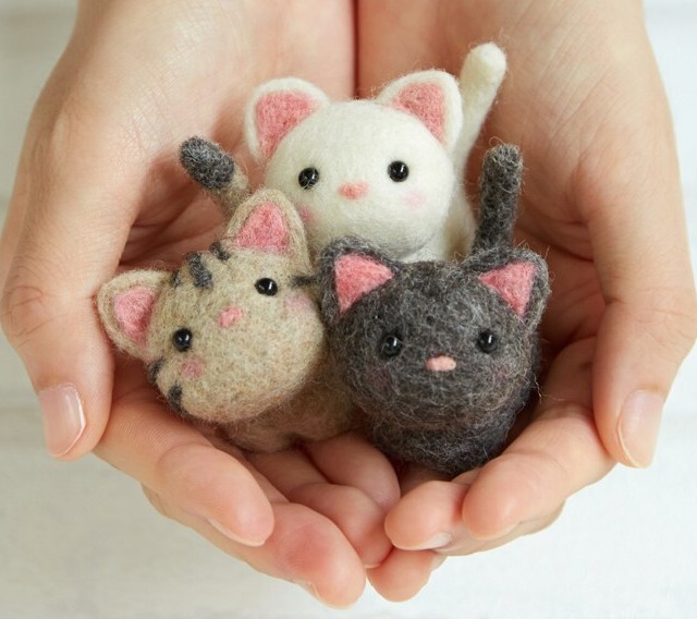 かわいい猫のお友だち フェルトマスコット手作りキット 白猫 黒猫 トラ猫 羊毛フェルトで作る愛猫のぬいぐるみ 自由研究 ウェルカムドール 幸せデリバリー リングピローなどの結婚式アイテム 手芸用品の通販