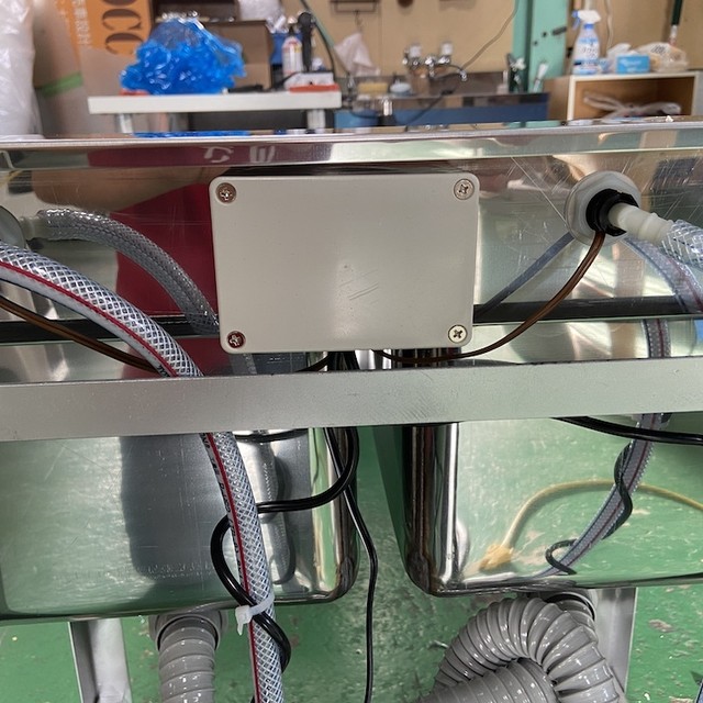 国内配送 オリジナル完成品 キッチンカー許可用 2槽式ミニステンレスシンク 12v 100v電源コード付き 蛇口を捻るとミニポンプで水を吸い上げます キャンプなどでも活躍 絶妙 Tiendabudada Com