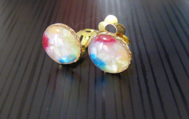 レジン 虹色シェル イヤリング 送料無料 The Color Of Sounds