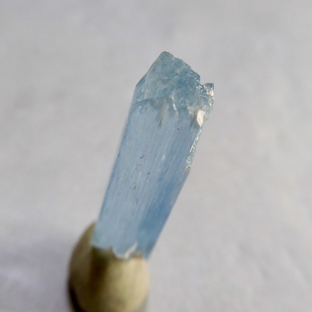ベトナム産 アクアマリン 原石 結晶 vaqd3 8.6ct
