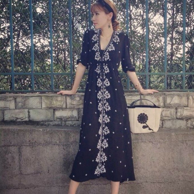 在庫処分セール ビーチワンピ ロング丈 花柄 Vネック 五分袖 コットン 2color 信頼 Studenjoy Com