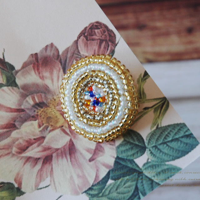 ビーズ刺繍のポニーフック 白 ゴールド ハンドメイド雑貨magnet Council