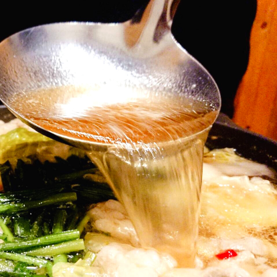 2 3人前 国産黒毛和牛のもつ鍋 あごだし醤油仕立て 2 3人前 萬能つゆ2本セット 6480円 税込 全国どこでも送料無料 鍋 お取り寄せ ギフト グルメ 黒毛和牛 国産黒毛和牛もつ鍋と鐘崎産天然穴子鍋 とんこや