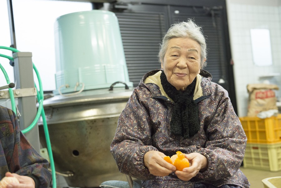 Local granny peeling ponkan