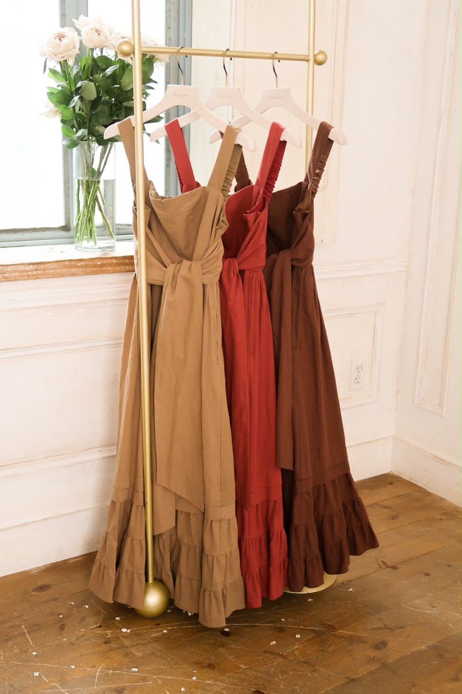 70ヒップHerlipto Back Ribbon Tiered Linen Dress - ロングワンピース