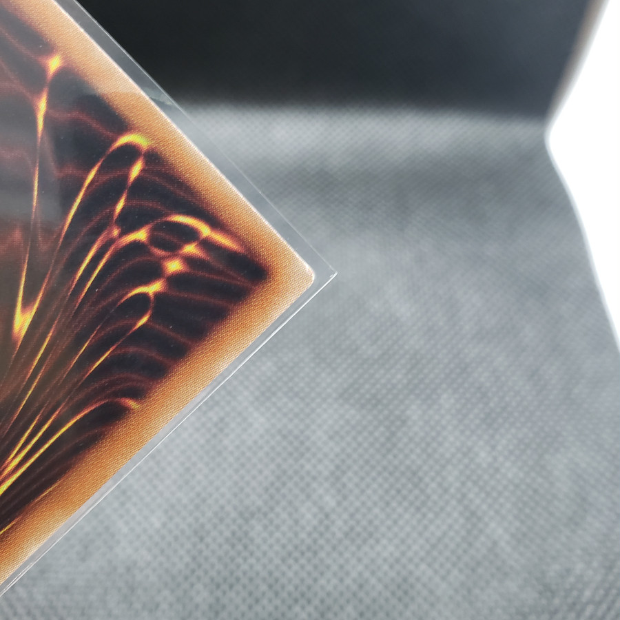 裏面の右上角部分に傷・白かけがこざいます。