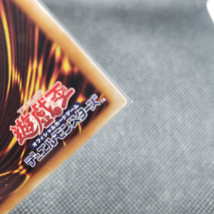 裏面の右下角部分に白かけがございます。