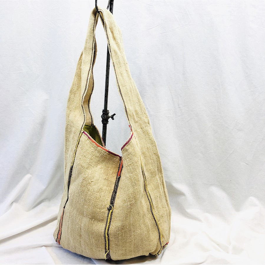 ラオス・カム族のビンテージバッグ　トラディショナルな形　