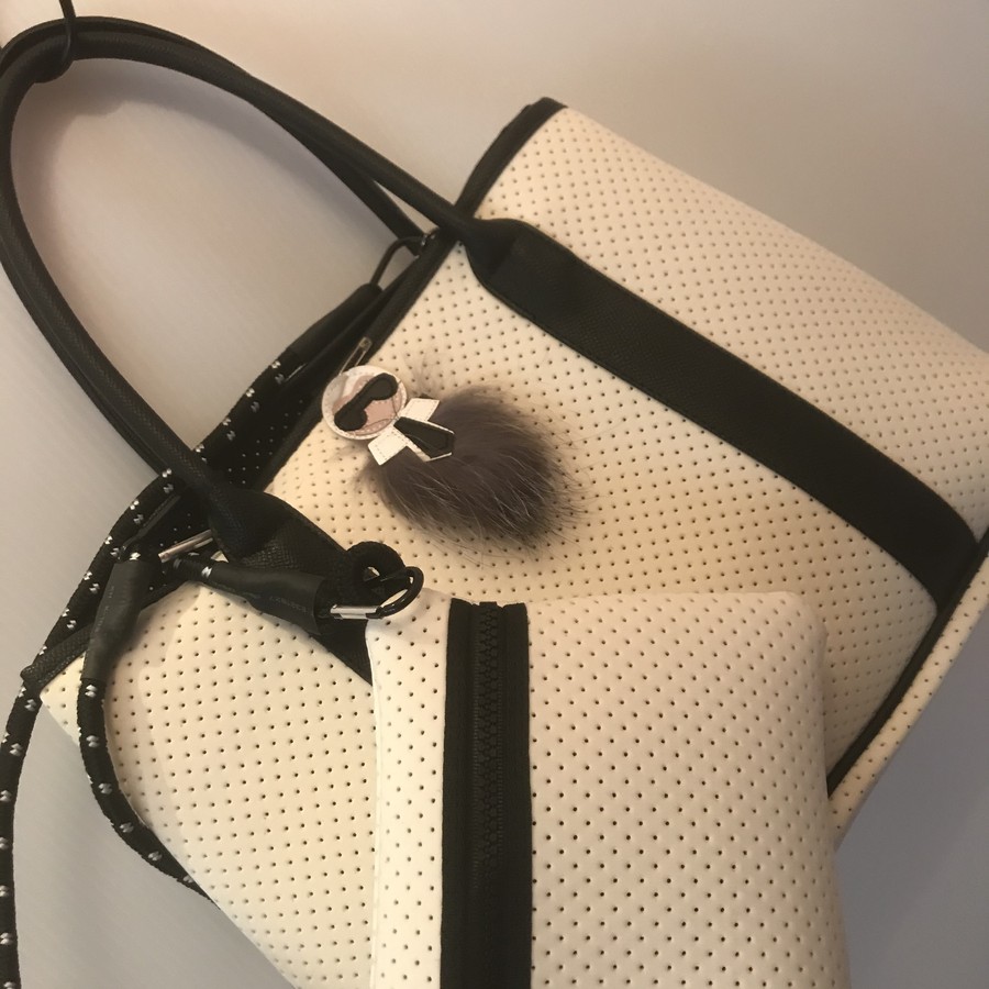 ひげブローチただいまプレゼント🎁中❣️