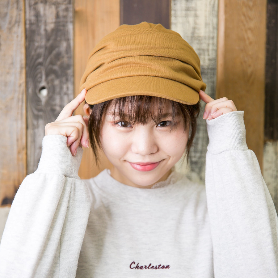 ベージュ