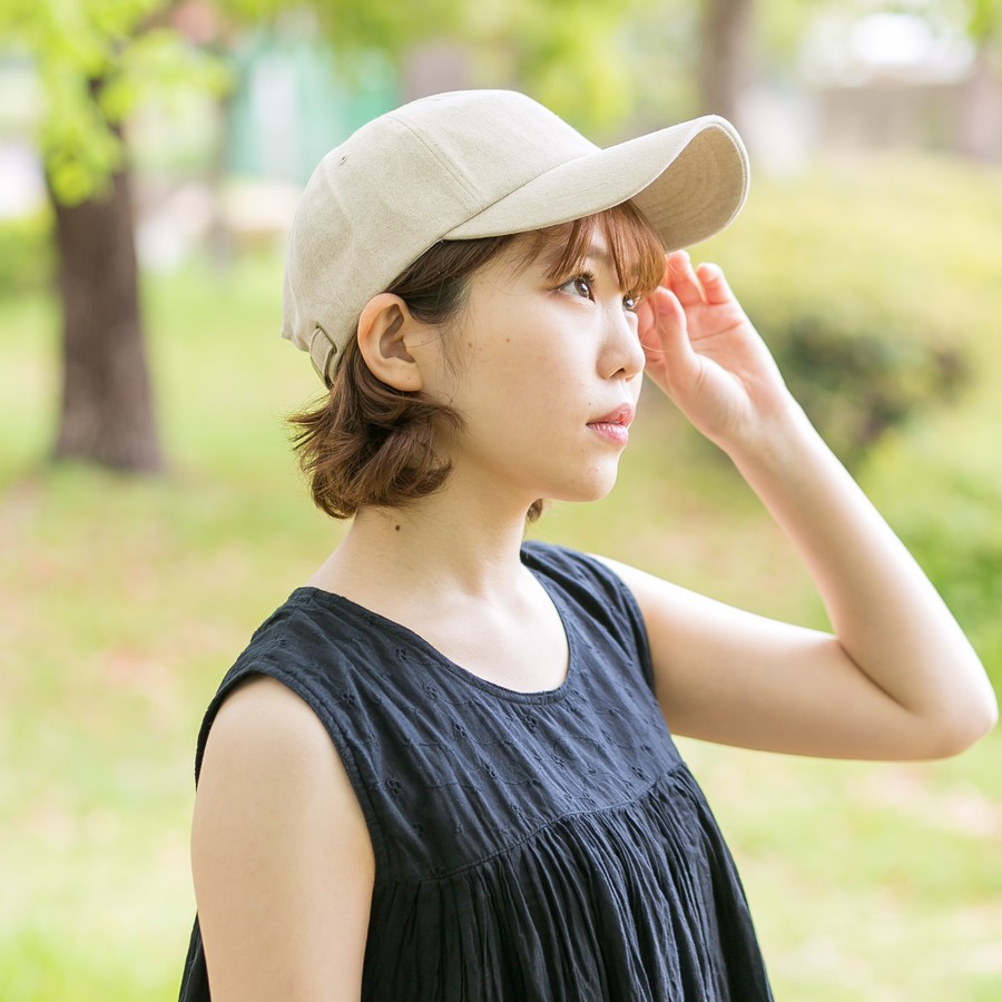 ベージュ