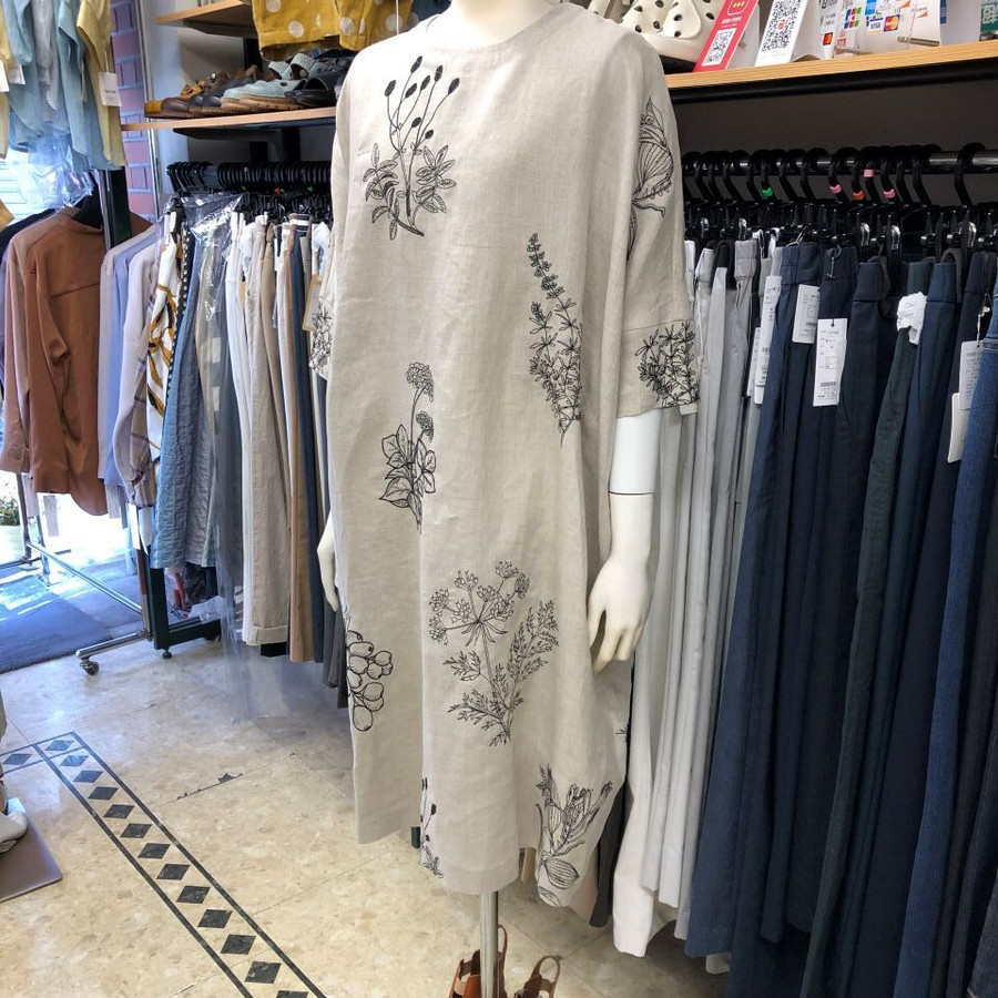 アトリエシックス　リネン刺繍ワンピース　コットンハウスアヤ　北欧暮らしの道具店 ATELIER SIX 【アトリエシックス】 ☆麻フラワー刺繍七分袖