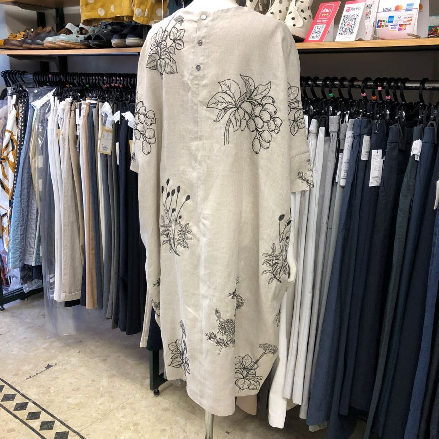 アトリエシックス　リネン刺繍ワンピース　コットンハウスアヤ　北欧暮らしの道具店 ATELIER SIX 【アトリエシックス】 ☆麻フラワー刺繍七分袖