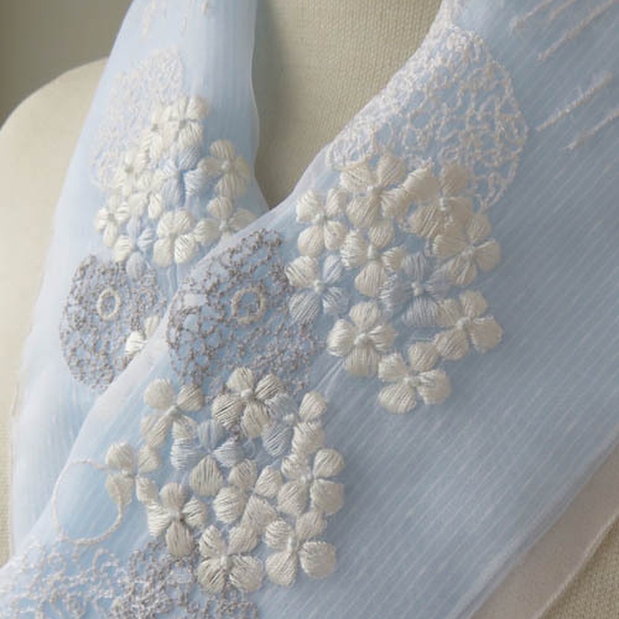 オーガンジーに刺繍した紫陽花の半襟に合わせて、小物コーデをもっと印象深いものに。