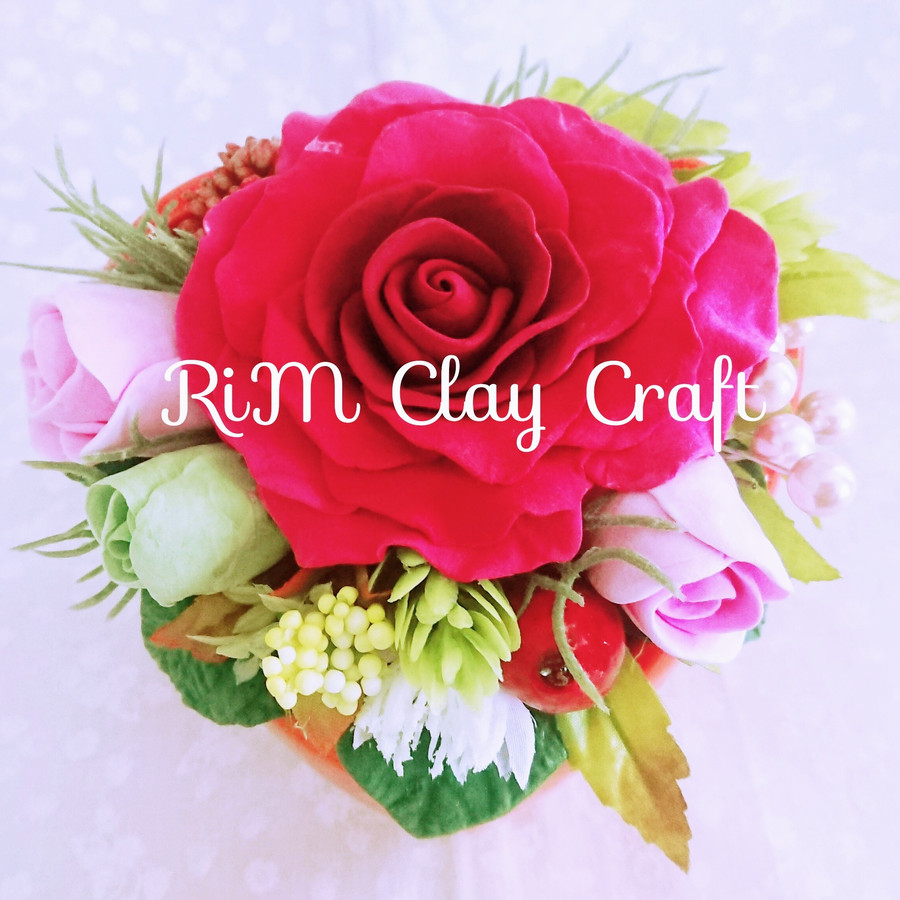 トップには豪華なローズ