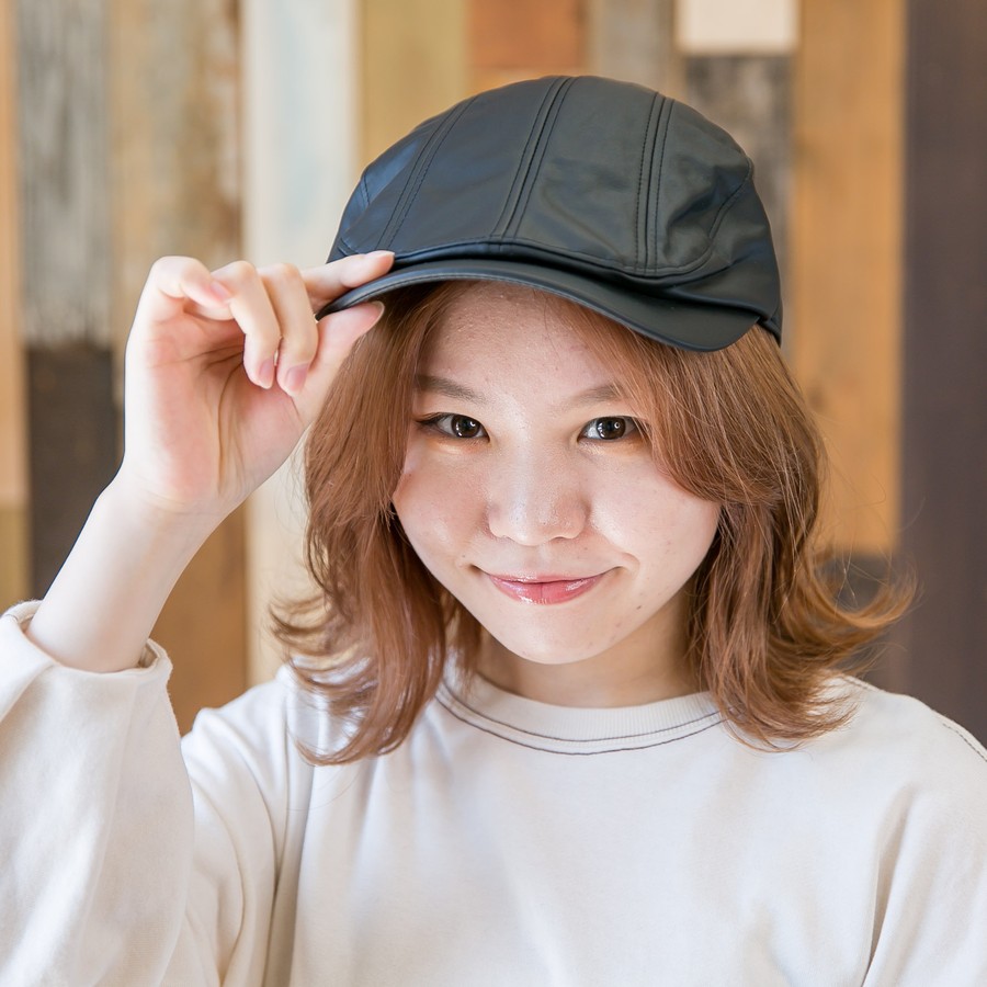 ブラックのみの展開です